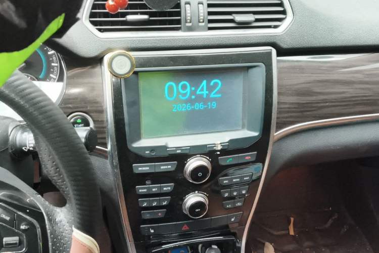 Used Haval H2 2014 1.5T Manual Two-Wheel Drive Elite Edition Audio And AC Panel