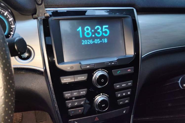 Used Haval H2 2014 1.5T Manual Two-Wheel Drive Elite Edition Audio And AC Panel