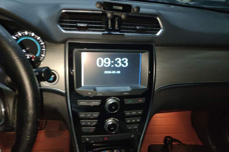 Used Haval H2 2014 1.5T Manual Two-Wheel Drive Elite Edition Audio And AC Panel