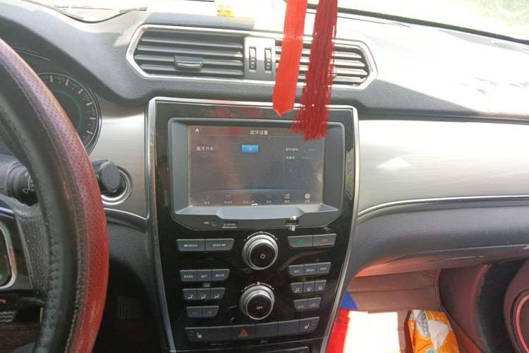 Used Haval H2 2014 1.5T Manual Two-Wheel Drive Elite Edition Audio And AC Panel