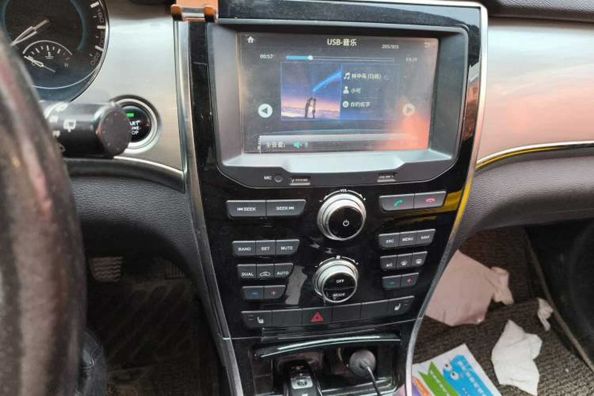 Used Haval H2 2014 1.5T Manual Two-Wheel Drive Prestige Edition Audio And AC Panel