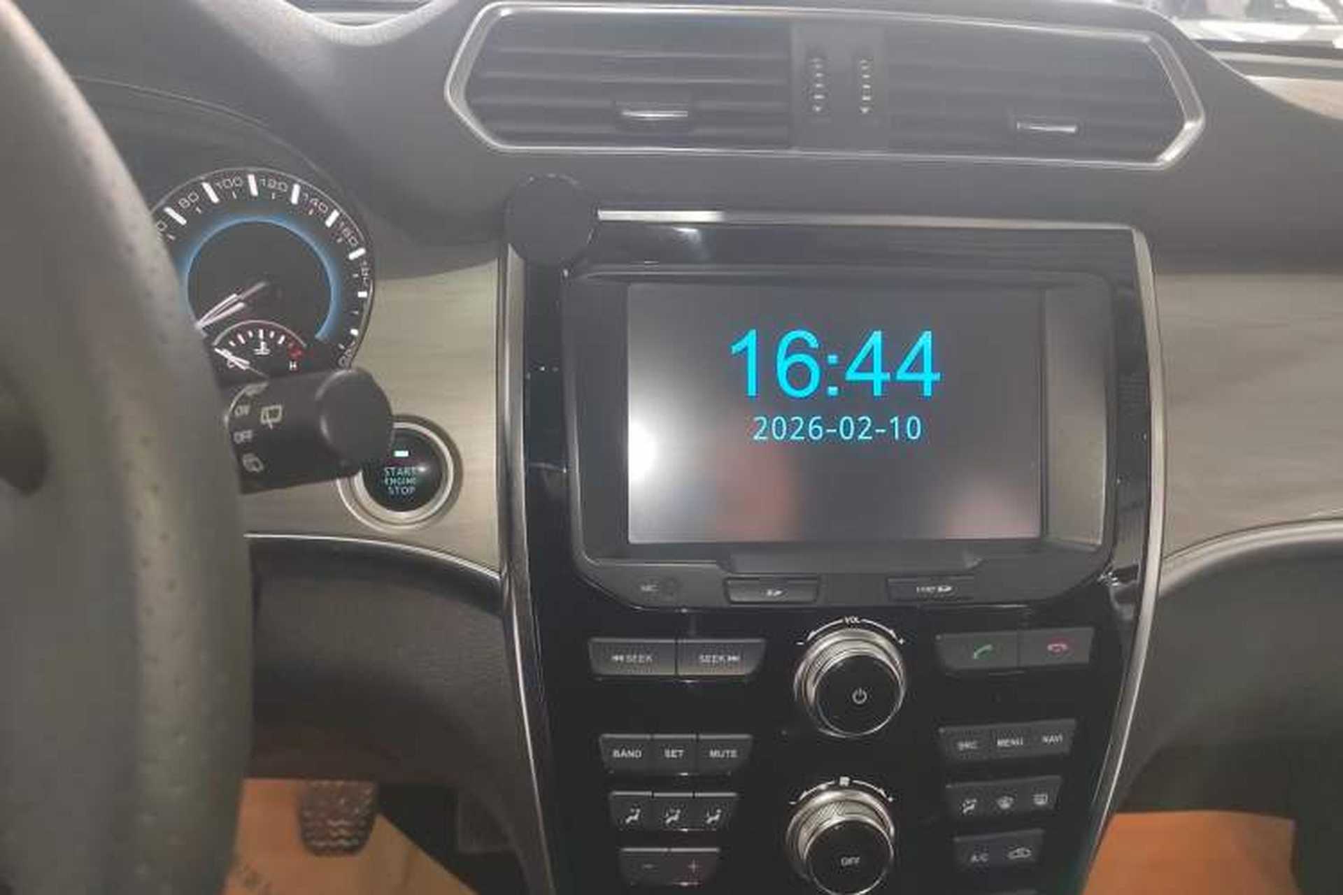 Used Haval H2 2014 1.5T Manual Two-Wheel Drive Elite Edition Audio And AC Panel