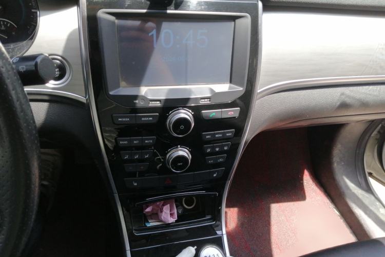 Used Haval H2 2014 1.5T Manual Two-Wheel Drive Elite Edition Audio And AC Panel