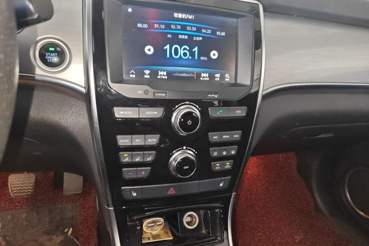 Used Haval H2 2014 1.5T Manual Two-Wheel Drive Elite Edition Audio And AC Panel