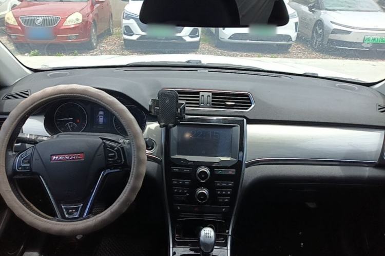 Used Haval H2 2014 1.5T Manual Two-Wheel Drive Elite Edition Center Console