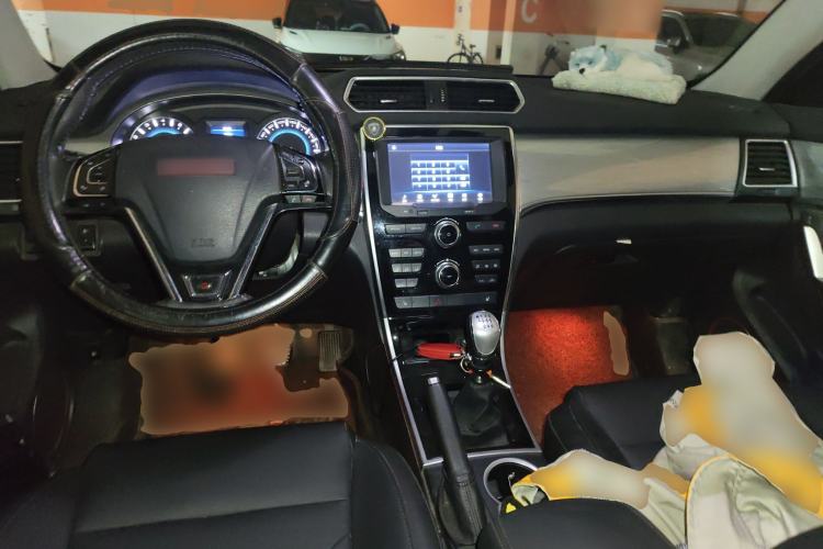 Used Haval H2 2014 1.5T Manual Two-Wheel Drive Elite Edition Center Console