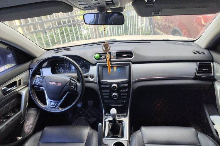Used Haval H2 2014 1.5T Manual Two-Wheel Drive Elite Edition Center Console
