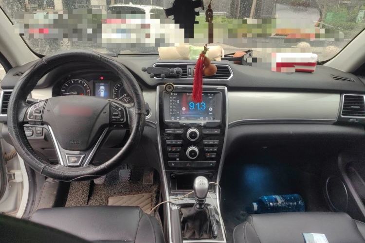 Used Haval H2 2014 1.5T Manual Two-Wheel Drive Elite Edition Center Console