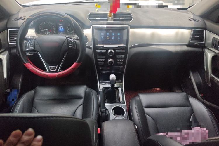 Used Haval H2 2014 1.5T Manual Two-Wheel Drive Elite Edition Center Console