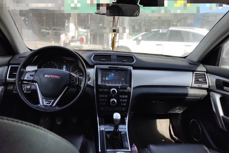 Used Haval H2 2014 1.5T Manual Two-Wheel Drive Elite Edition Center Console