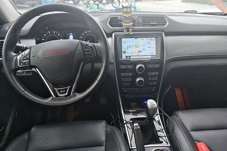 Used Haval H2 2014 1.5T Manual Two-Wheel Drive Elite Edition Center Console