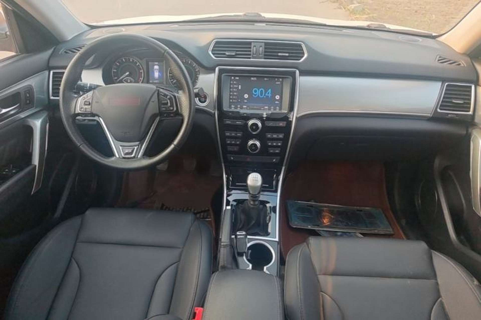 Used Haval H2 2014 1.5T Manual Two-Wheel Drive Elite Edition Center Console