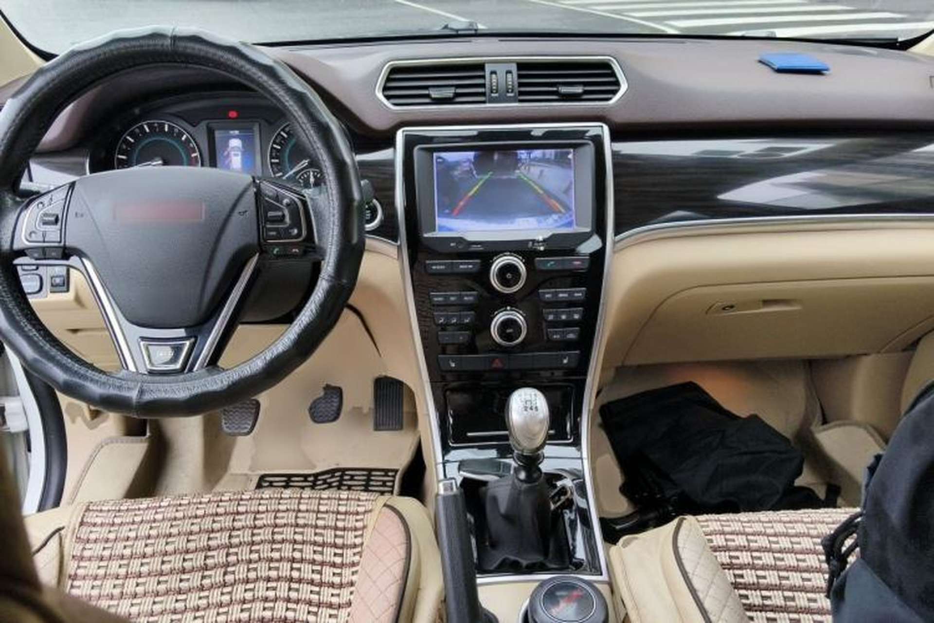 Used Haval H2 2014 1.5T Manual Two-Wheel Drive Urban Edition Center Console