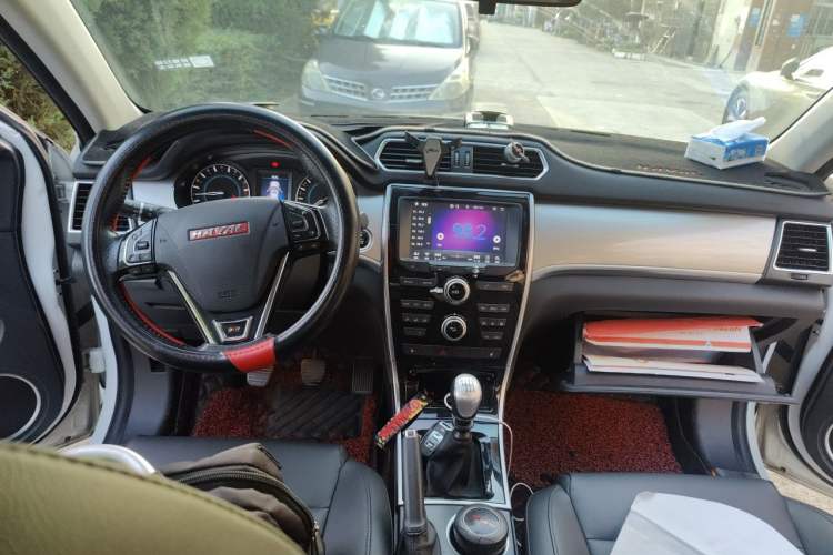 Used Haval H2 2014 1.5T Manual Two-Wheel Drive Elite Edition Center Console