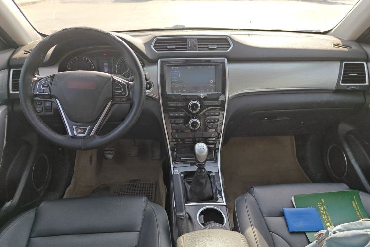 Used Haval H2 2014 1.5T Manual Two-Wheel Drive Elite Edition Center Console
