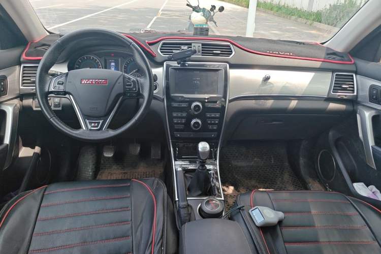 Used Haval H2 2014 1.5T Manual Two-Wheel Drive Elite Edition Center Console