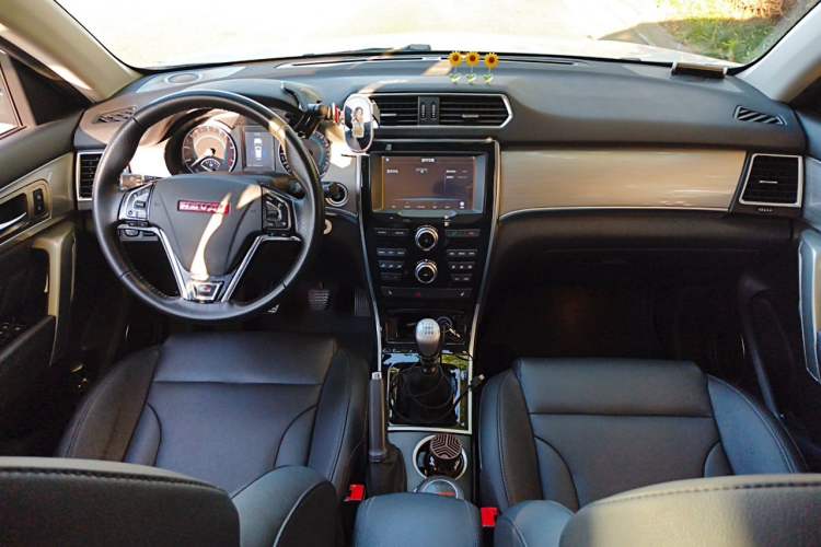 Used Haval H2 2014 1.5T Manual Two-Wheel Drive Elite Edition Center Console