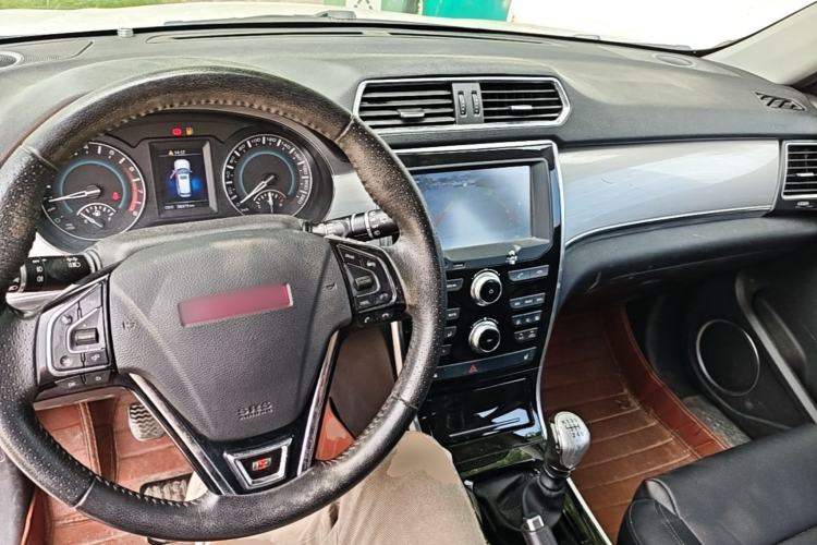 Used Haval H2 2014 1.5T Manual Two-Wheel Drive Elite Edition Center Console