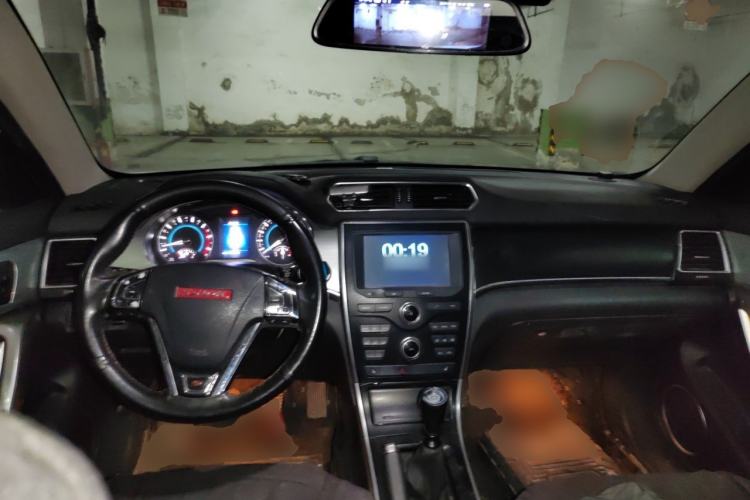 Used Haval H2 2014 1.5T Manual Two-Wheel Drive Elite Edition Center Console