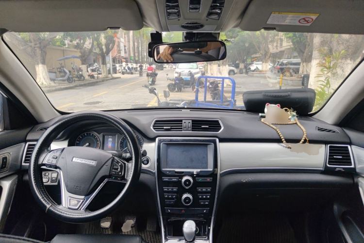 Used Haval H2 2014 1.5T Manual Two-Wheel Drive Urban Edition Center Console