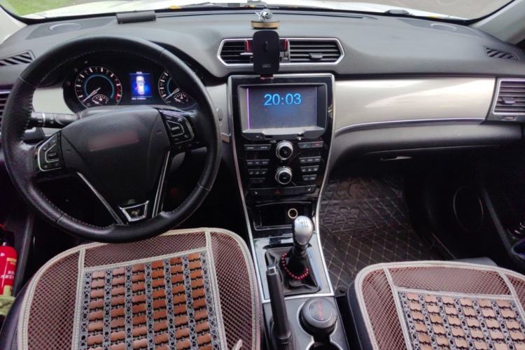 Used Haval H2 2014 1.5T Manual Two-Wheel Drive Elite Edition Center Console