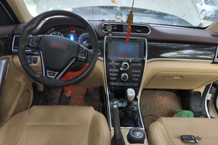 Used Haval H2 2014 1.5T Manual Two-Wheel Drive Elite Edition Center Console