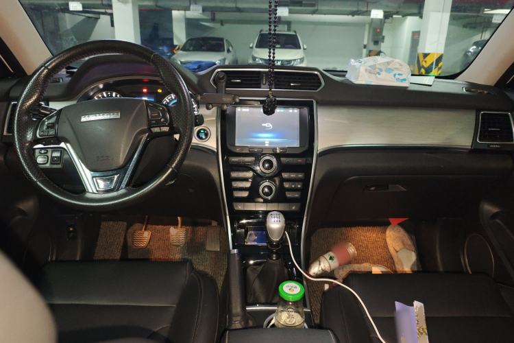 Used Haval H2 2014 1.5T Manual Two-Wheel Drive Elite Edition Center Console