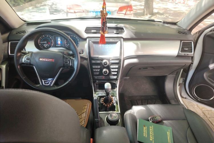 Used Haval H2 2014 1.5T Manual Two-Wheel Drive Elite Edition Center Console