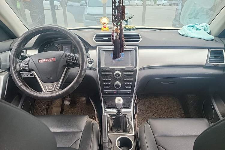 Used Haval H2 2014 1.5T Manual Two-Wheel Drive Elite Edition Center Console