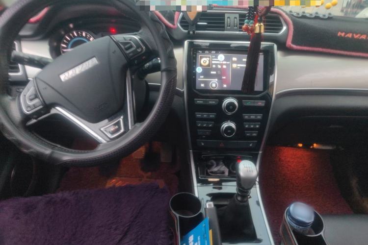 Used Haval H2 2014 1.5T Manual Two-Wheel Drive Elite Edition Center Console