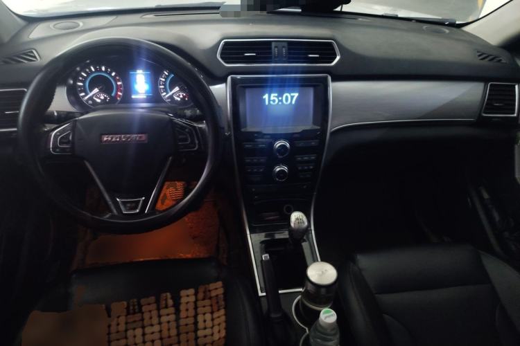 Used Haval H2 2014 1.5T Manual Two-Wheel Drive Elite Edition Center Console