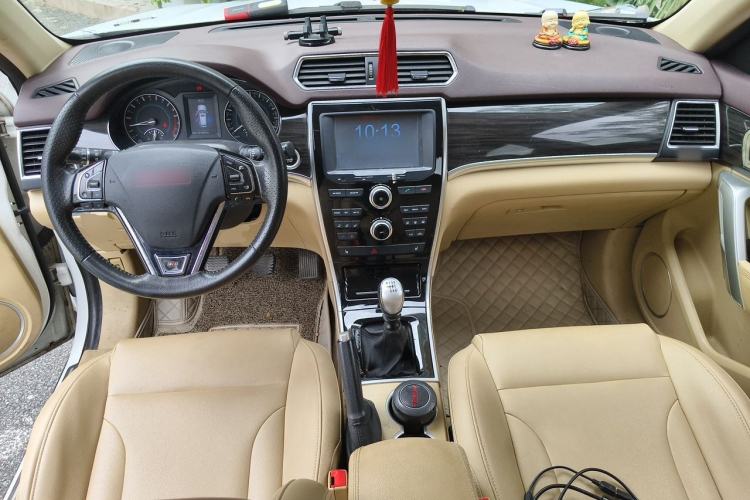 Used Haval H2 2014 1.5T Manual Two-Wheel Drive Elite Edition Center Console