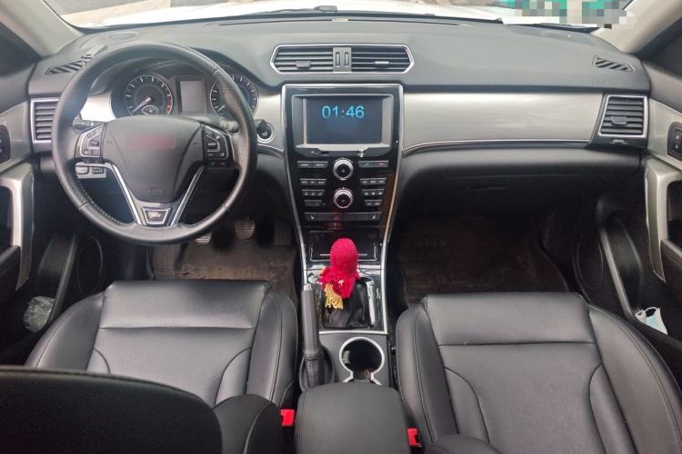 Used Haval H2 2014 1.5T Manual Two-Wheel Drive Elite Edition Center Console