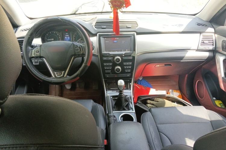 Used Haval H2 2014 1.5T Manual Two-Wheel Drive Elite Edition Center Console