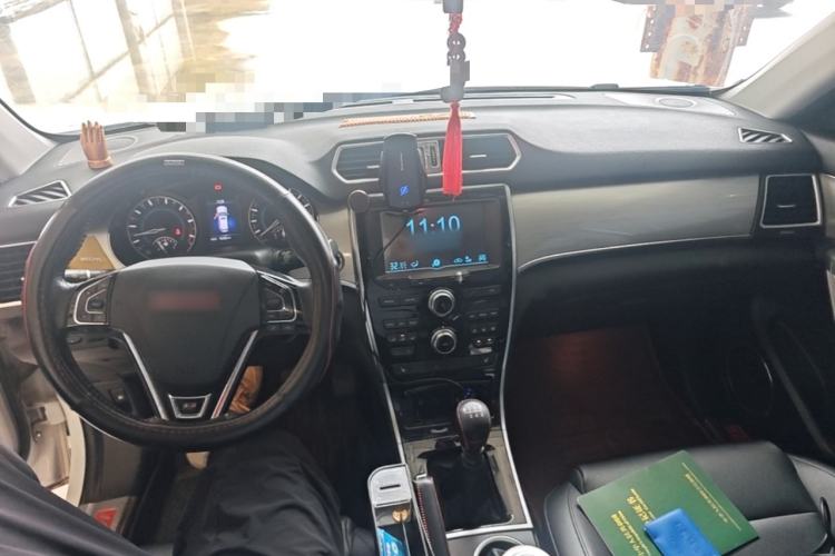 Used Haval H2 2014 1.5T Manual Two-Wheel Drive Elite Edition Center Console