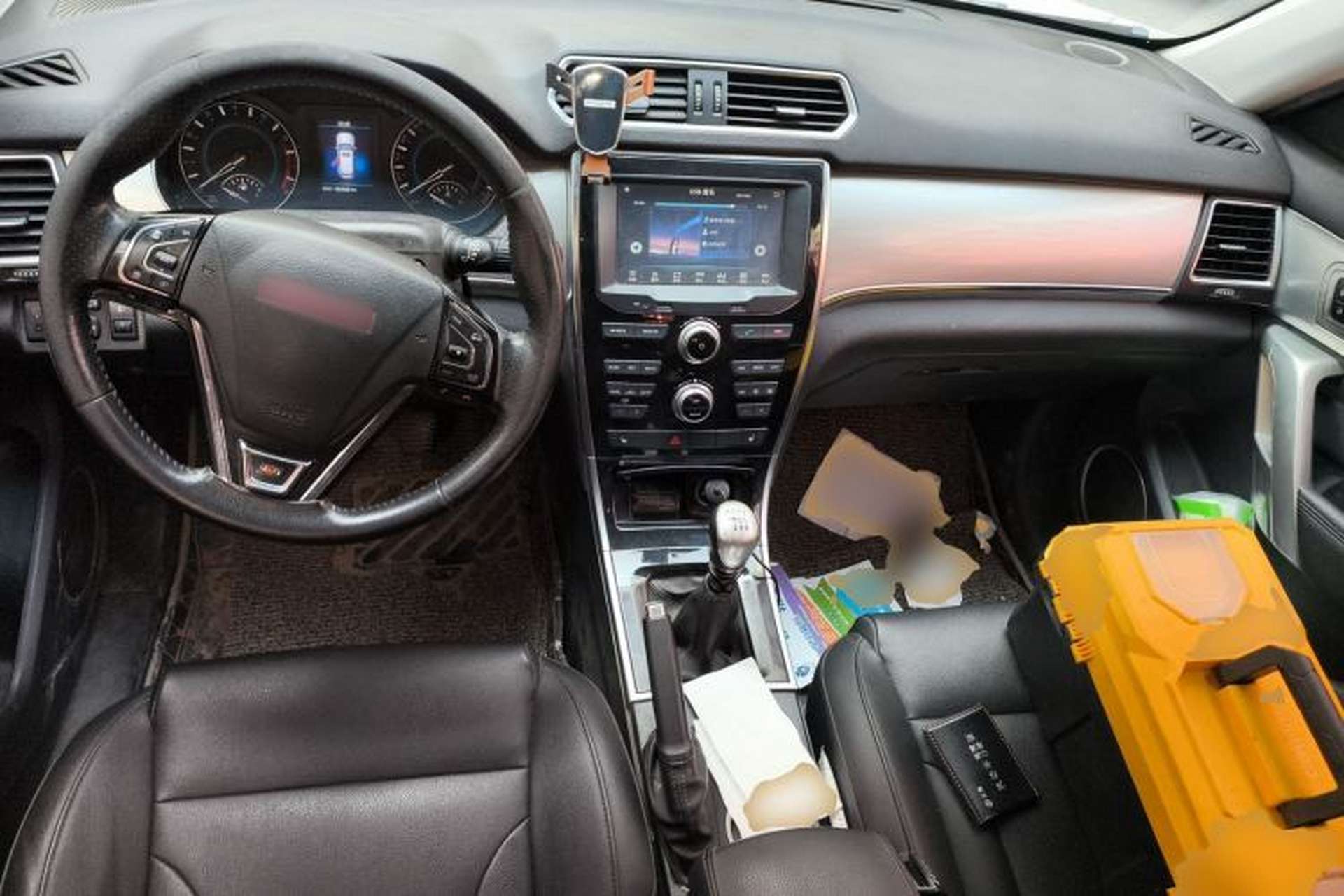 Used Haval H2 2014 1.5T Manual Two-Wheel Drive Prestige Edition Center Console