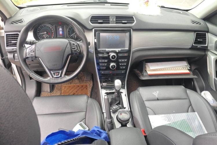 Used Haval H2 2014 1.5T Manual Two-Wheel Drive Elite Edition Center Console