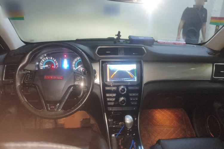Used Haval H2 2014 1.5T Manual Two-Wheel Drive Elite Edition Center Console