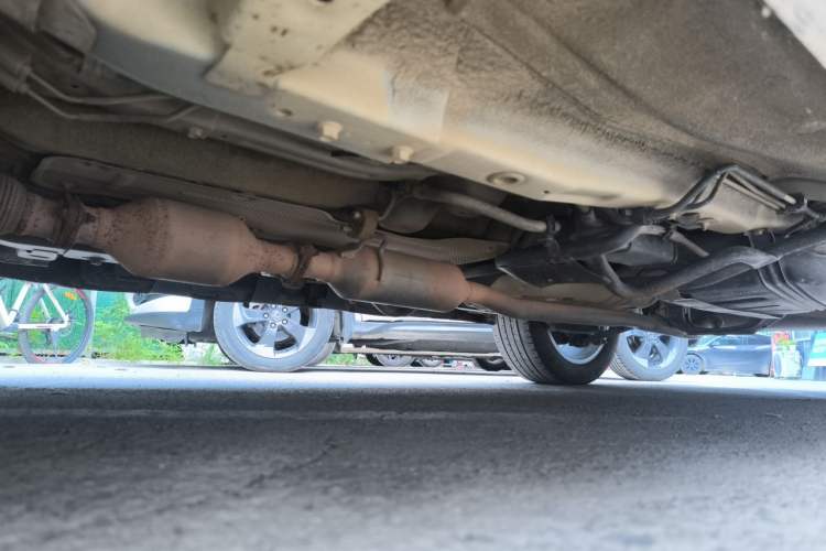 Used Haval H2 2014 1.5T Manual Two-Wheel Drive Elite Edition Chassis Front Left