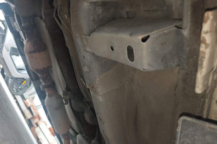 Used Haval H2 2014 1.5T Manual Two-Wheel Drive Elite Edition Chassis Front Left