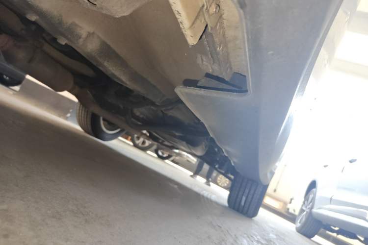 Used Haval H2 2014 1.5T Manual Two-Wheel Drive Elite Edition Chassis Front Left