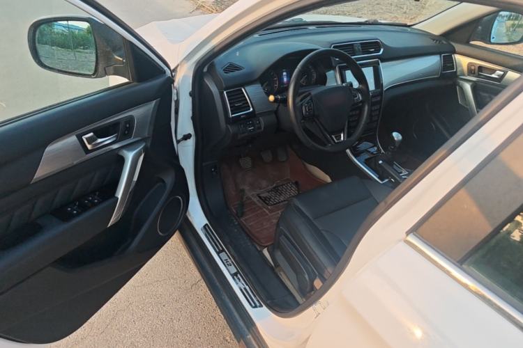 Used Haval H2 2014 1.5T Manual Two-Wheel Drive Elite Edition Driver Seat