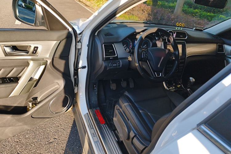 Used Haval H2 2014 1.5T Manual Two-Wheel Drive Elite Edition Driver Seat