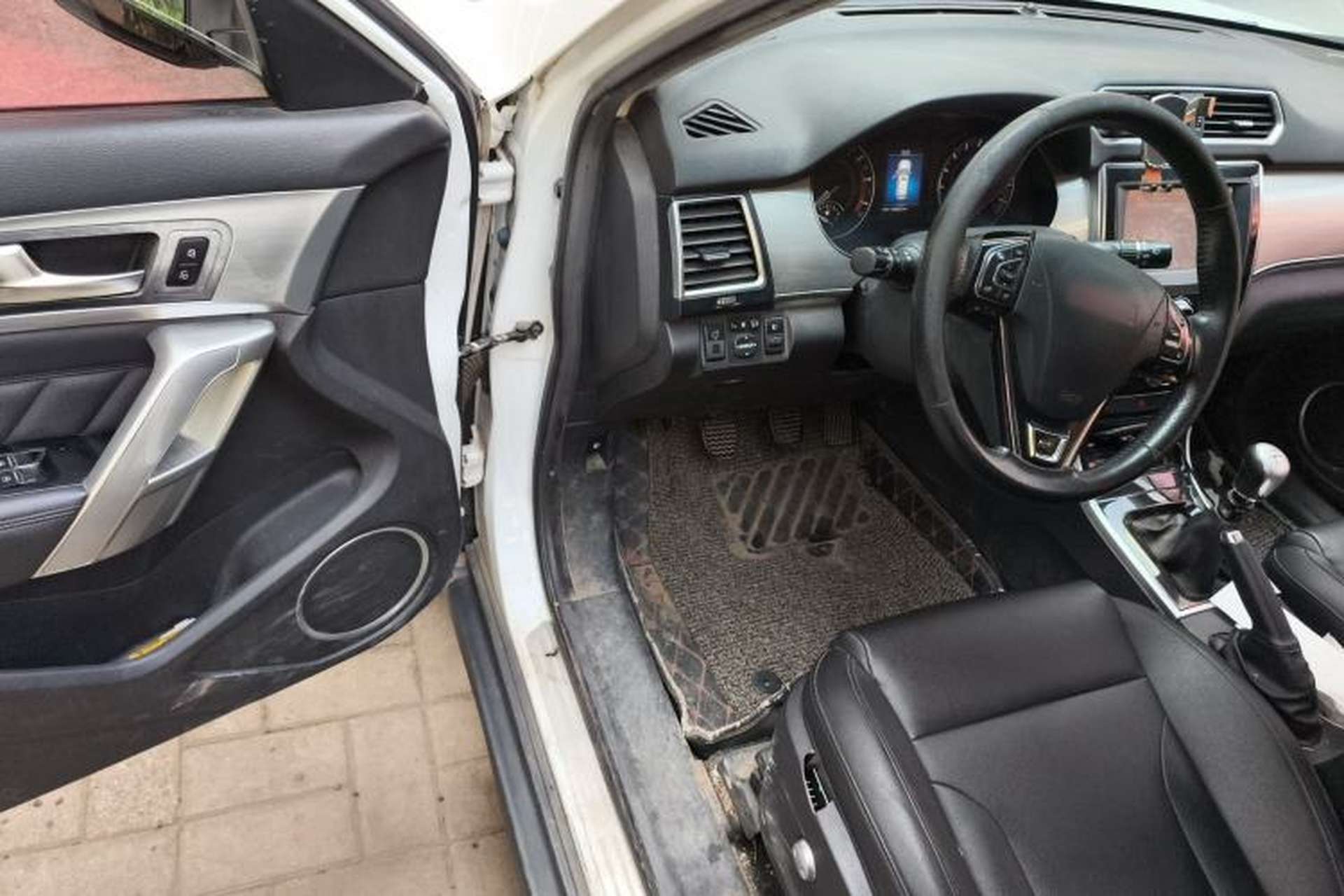 Used Haval H2 2014 1.5T Manual Two-Wheel Drive Prestige Edition Driver Seat