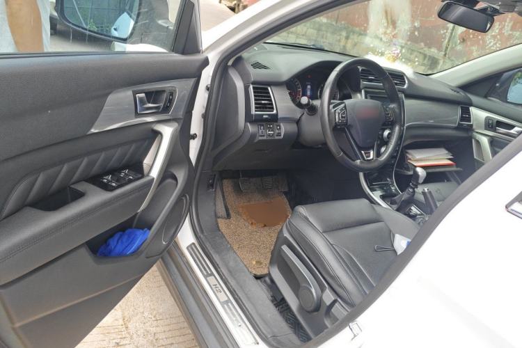 Used Haval H2 2014 1.5T Manual Two-Wheel Drive Elite Edition Driver Seat