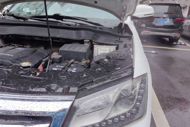 Used Haval H2 2014 1.5T Manual Two-Wheel Drive Prestige Edition Engine Bay Left