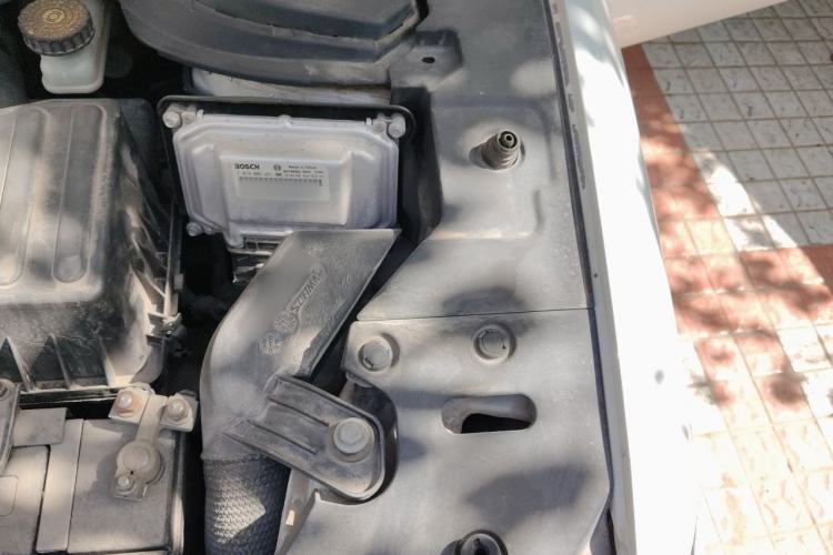 Used Haval H2 2014 1.5T Manual Two-Wheel Drive Elite Edition Engine Bay Left