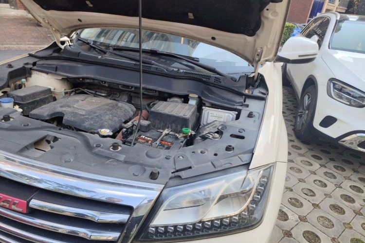 Used Haval H2 2014 1.5T Manual Two-Wheel Drive Elite Edition Engine Bay Left