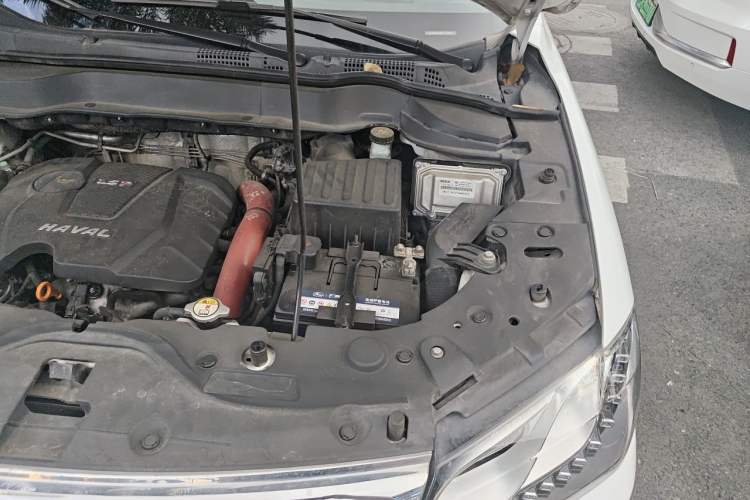 Used Haval H2 2014 1.5T Manual Two-Wheel Drive Elite Edition Engine Bay Left