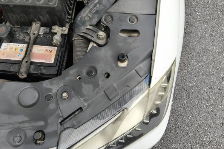 Used Haval H2 2014 1.5T Manual Two-Wheel Drive Urban Edition Engine Bay Left